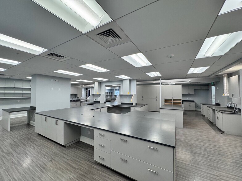 More Photos Of 1110 Pine Ridge Rd, Naples Office For Sale