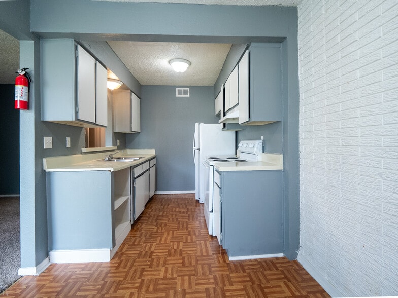 More Photos Of 5924 NW 10th St, Oklahoma City Apartments For Sale