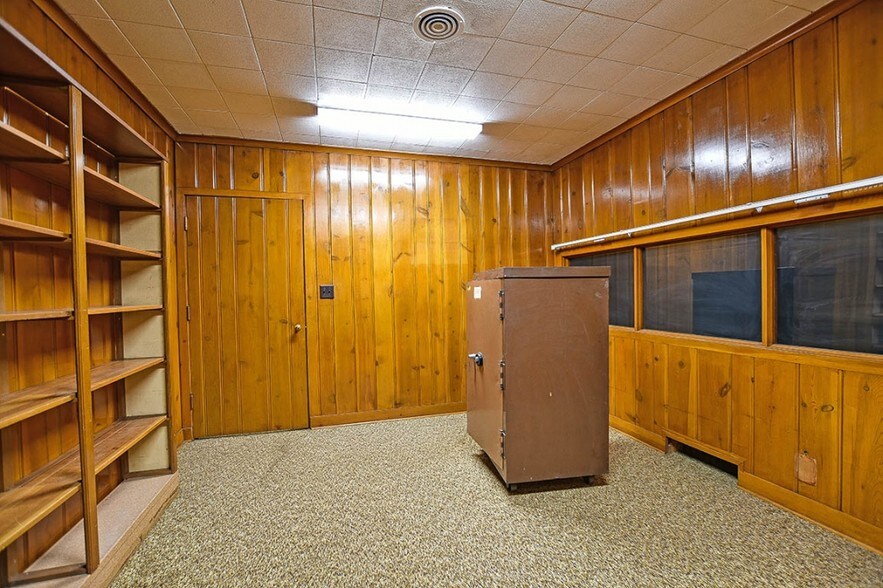 More Photos Of 1100 E South Grand Ave, Springfield Office For Sale