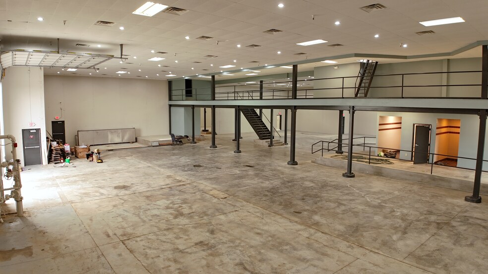 More Photos Of 38450 Tanger Dr, North Branch Service Station For Lease