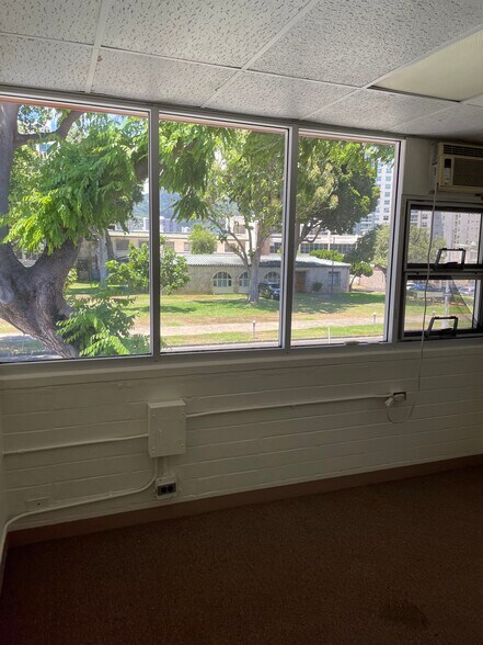 More Photos Of 1413-1427 King St, Honolulu Unknown For Lease