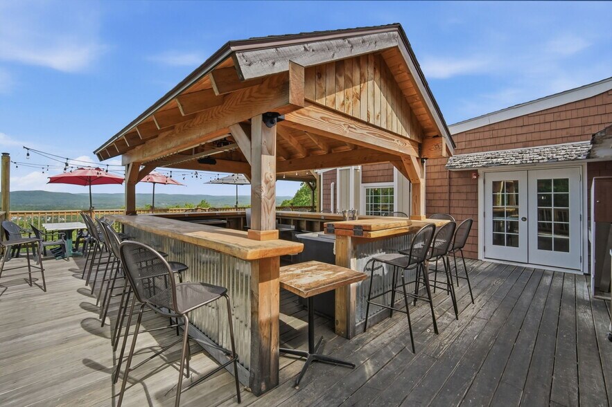 More Photos Of 100 Mountain Rd, Easthampton Restaurant For Sale