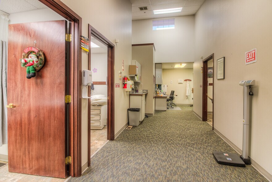 More Photos Of 504 N 40th Ave, Yakima Medical For Sale