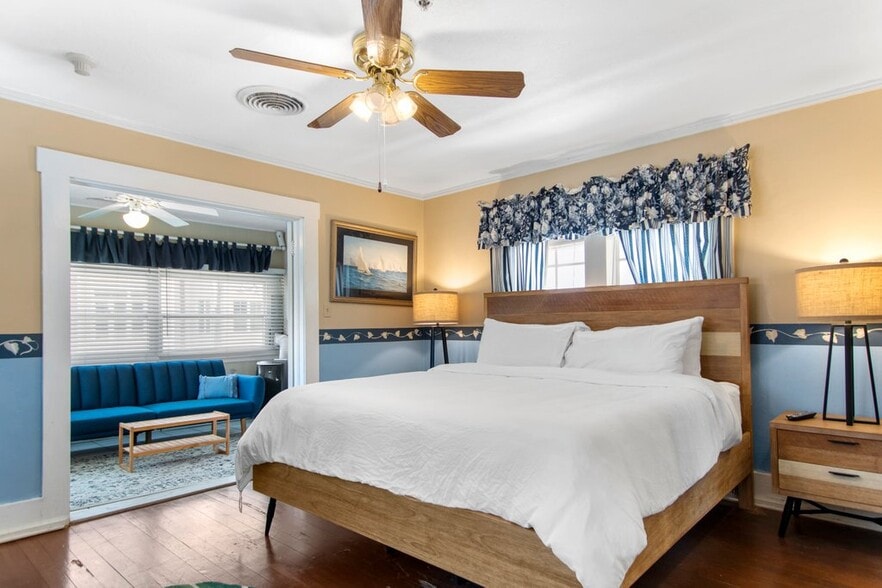 More Photos Of 532 Beach Dr NE, Saint Petersburg Hospitality For Sale