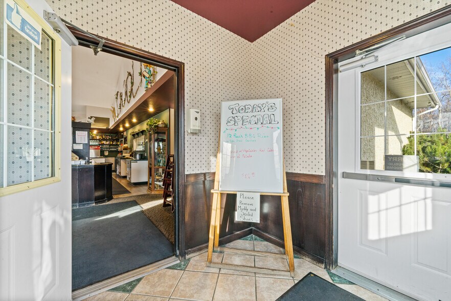 More Photos Of 1916 10th Av, Spruce View Restaurant For Sale