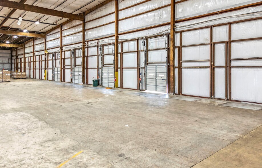 More Photos Of 801 Riverbarge Rd, Monroe Distribution For Sale