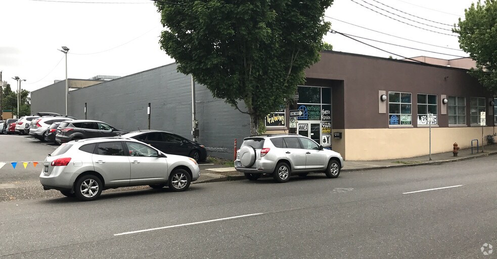 More Photos Of 3701-3719 NE Sandy Blvd, Portland Storefront Retail Office For Lease