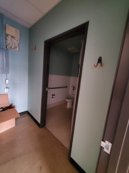 More Photos Of 1001-1015 N Aviation Blvd, Manhattan Beach Unknown For Lease