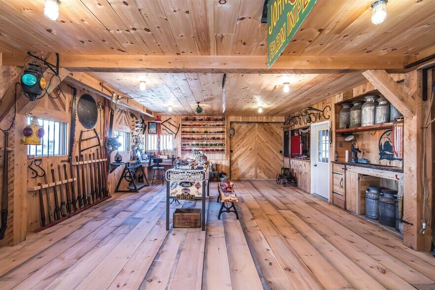 More Photos Of 640 Orchard Dr, Bridport Flex For Sale