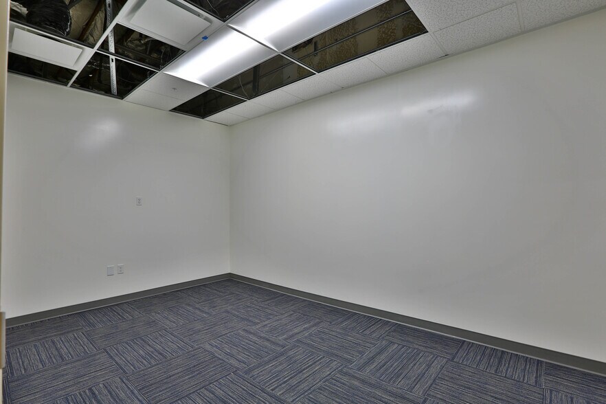 More Photos Of 118-122 Charcot Ave, San Jose Flex For Lease