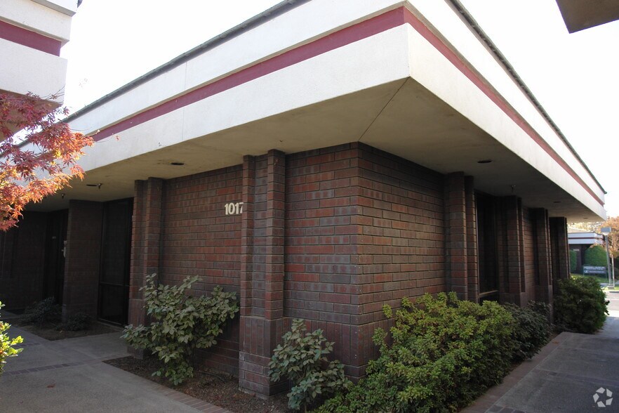 Primary Photo Of 1017 N Demaree Rd, Visalia Office For Lease