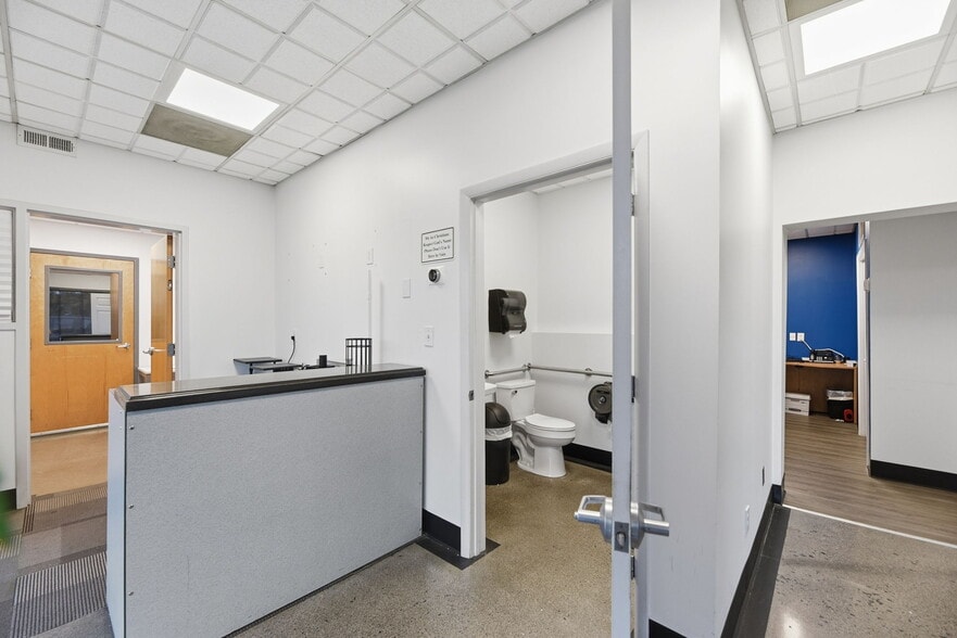 More Photos Of 2533 Hoitt Ave, Knoxville Truck Terminal For Sale