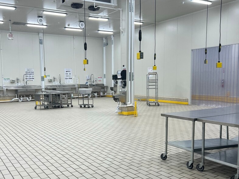 More Photos Of 150 Van Brunt St, Englewood Manufacturing For Lease