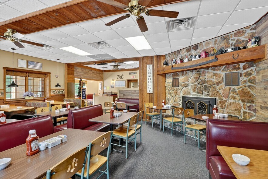 More Photos Of 550 McKeesport Rd, Elizabeth Freestanding For Sale