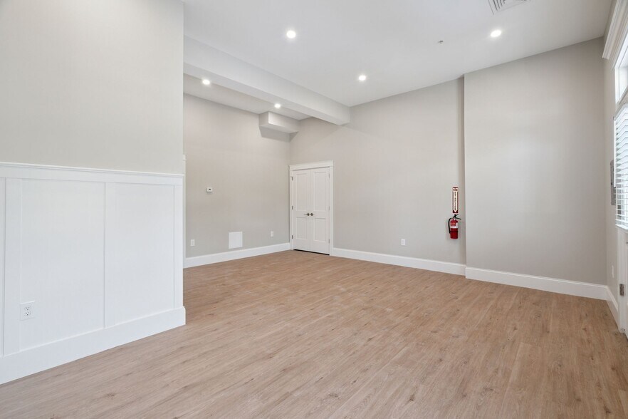 More Photos Of 3 Quill Lane, Barrington Apartments For Lease