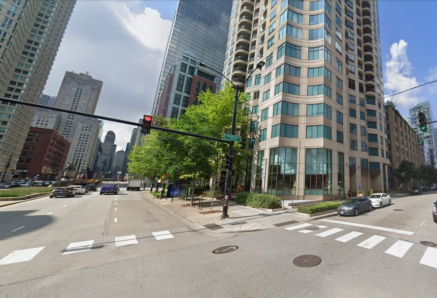 More Photos Of 400 N LaSalle St, Chicago Apartments For Lease
