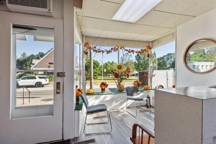 More Photos Of 158 Fairhaven Rd, Worcester Storefront Retail Residential For Sale