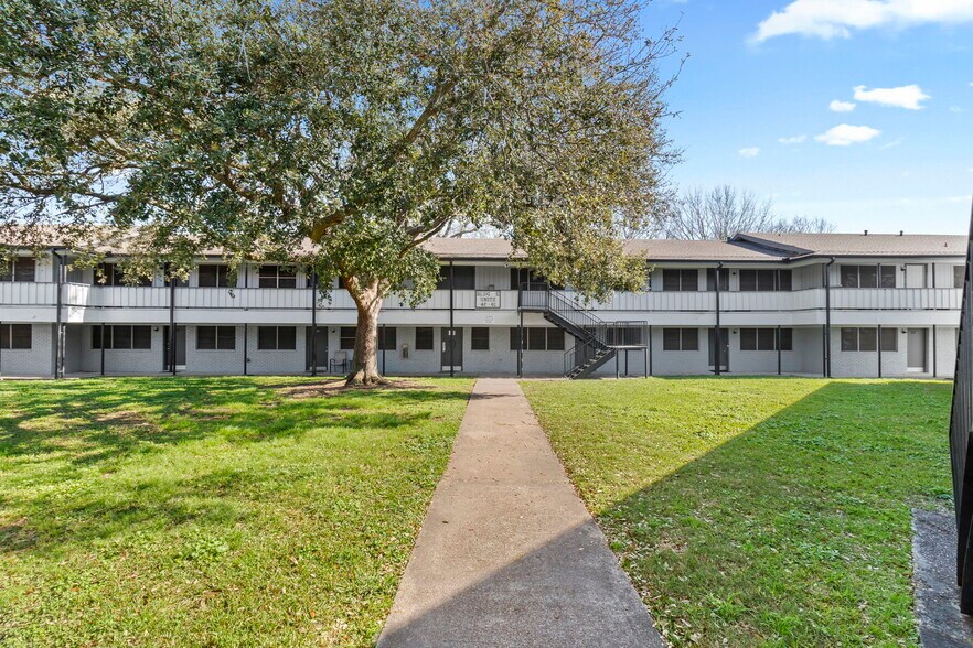 More Photos Of 2345 Nall St, Port Neches Apartments For Sale