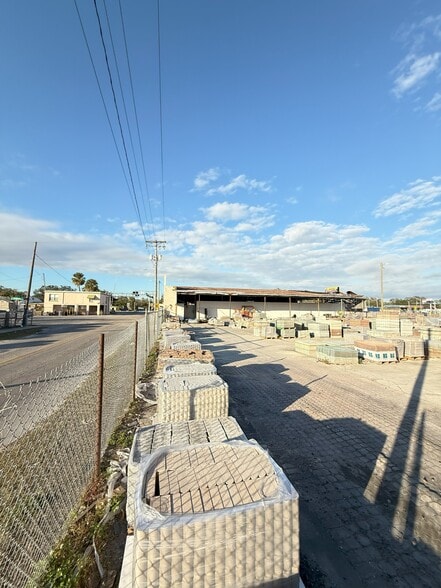 More Photos Of 8911 N 12th St, Tampa Warehouse For Sale