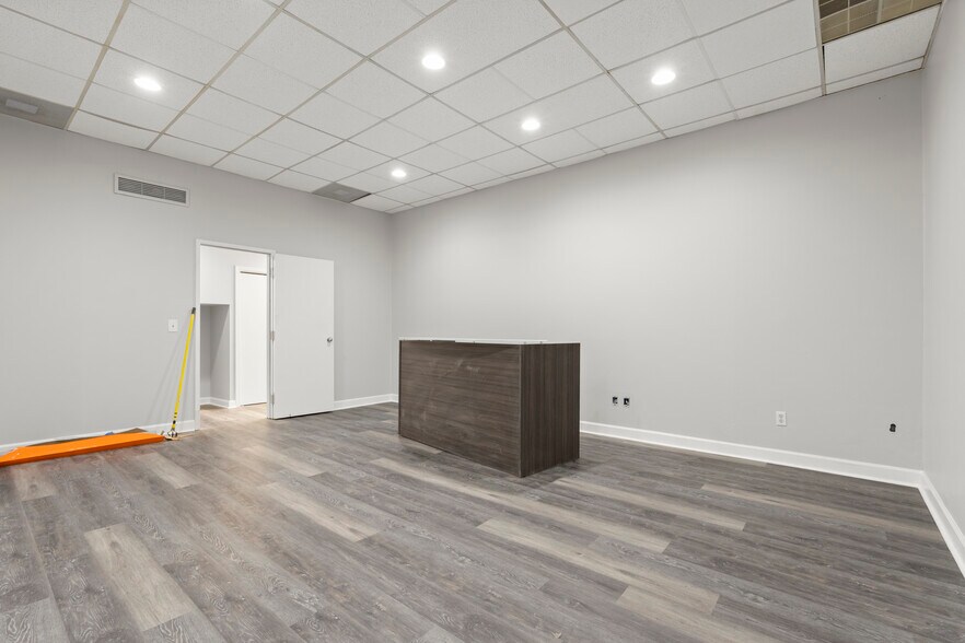 More Photos Of 203 Rio Cir, Decatur Light Distribution For Lease