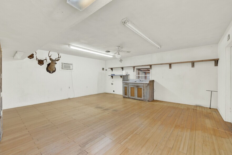 More Photos Of 1959 Gruene Rd, New Braunfels Office For Sale