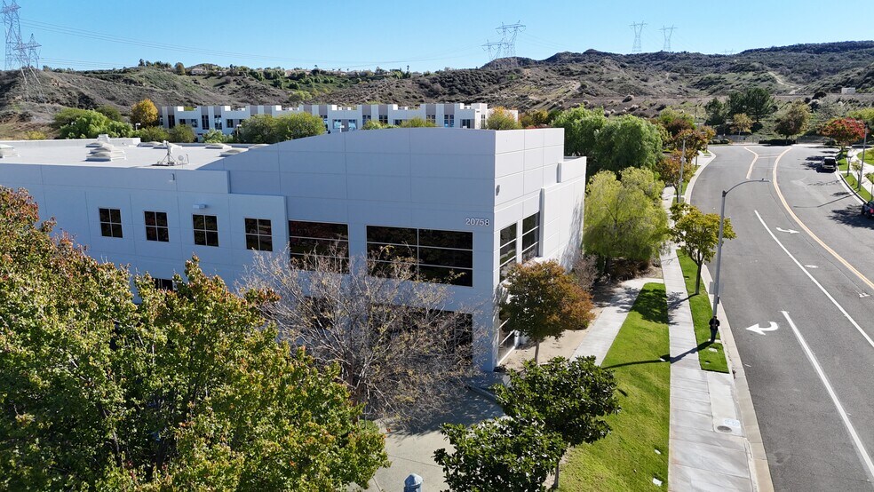More Photos Of 20758 Centre Pointe Pky, Valencia Warehouse For Lease