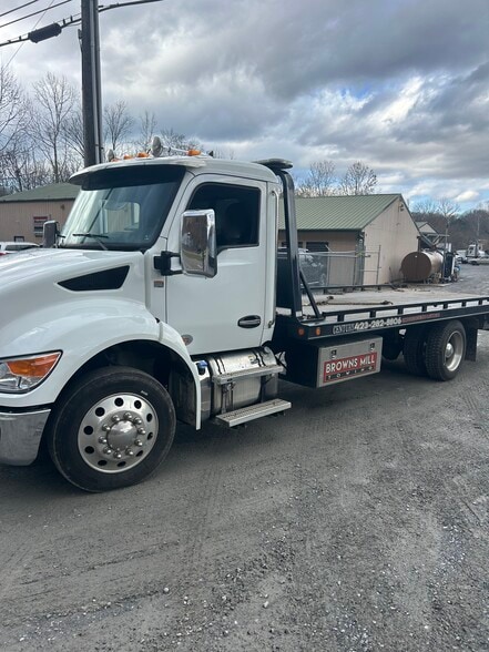 More Photos Of 160 Lynn Rd, Johnson City Manufacturing For Sale