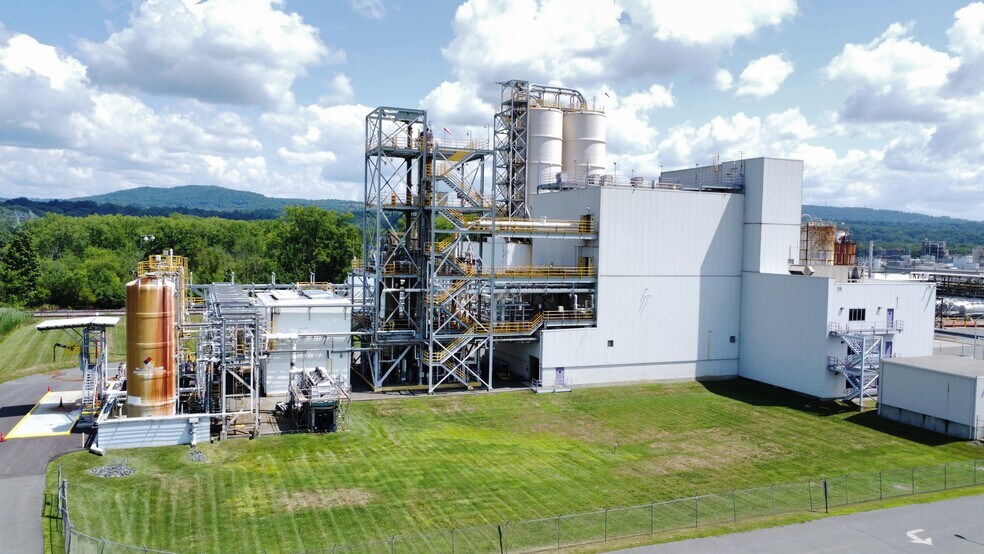 More Photos Of 7 Schoolhouse Ln, Waterford Manufacturing For Sale