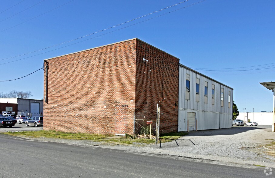 Primary Photo Of 1207 Gordon Ave, Richmond Warehouse For Lease