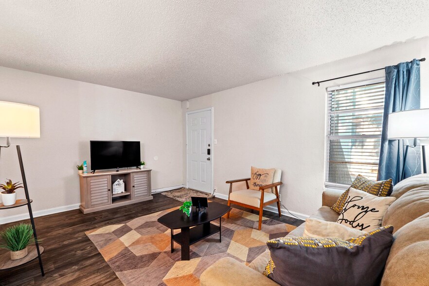 More Photos Of 1501 Kinney Ave, Austin Apartments For Sale