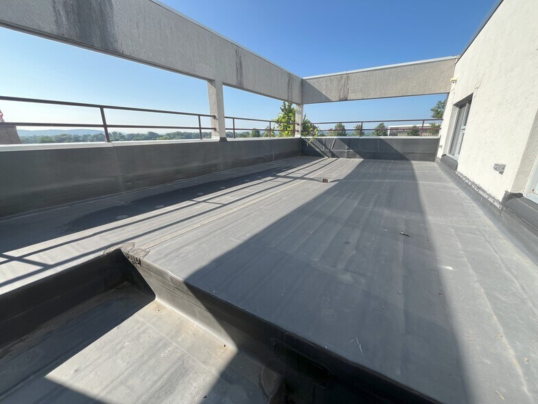 More Photos Of 2345 Bernville Rd, Reading Office For Lease