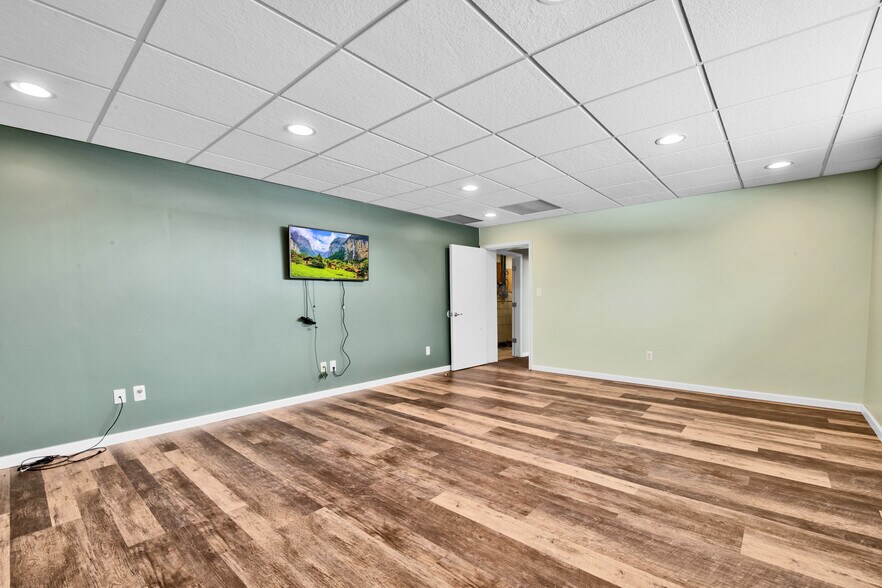 More Photos Of 23380 Goddard Rd, Taylor Freestanding For Lease