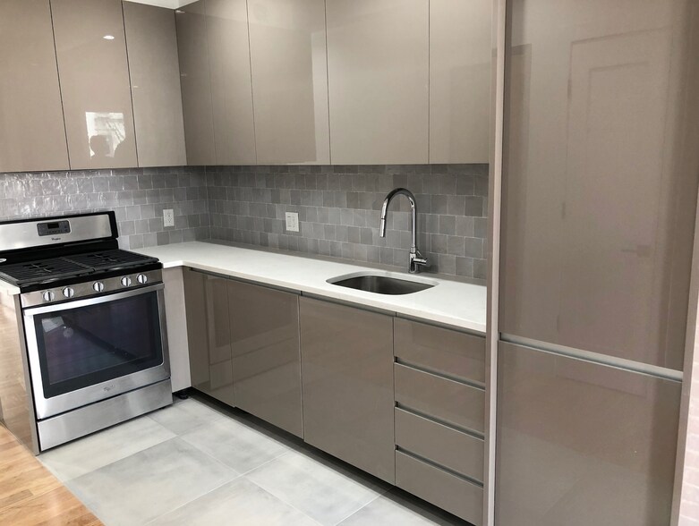 More Photos Of 98 Greenpoint Ave, Brooklyn Apartments For Sale