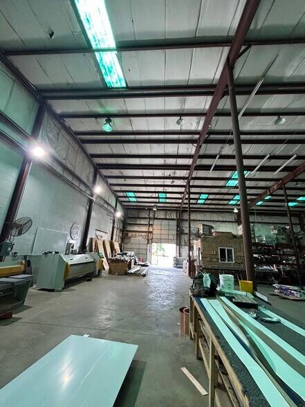 More Photos Of 1723-1729 George Washington Mem Hwy, Yorktown Warehouse For Lease