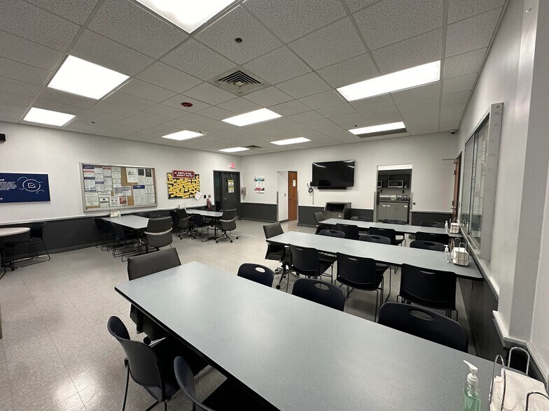 More Photos Of 100 N Byrne Rd, Toledo Light Distribution For Sale