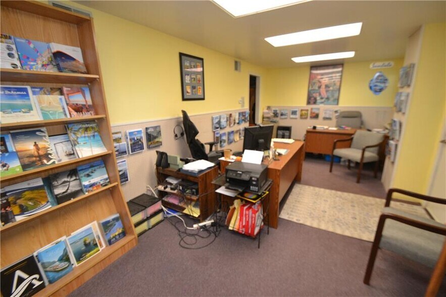 More Photos Of 450 E Main St, Palmyra General Retail For Sale