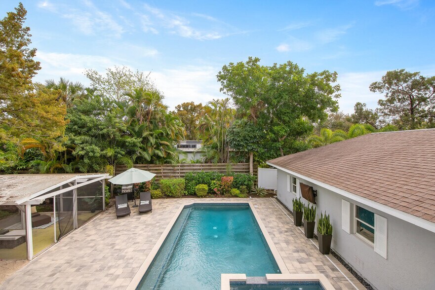 More Photos Of 185 Faubel St, Sarasota Specialty For Sale