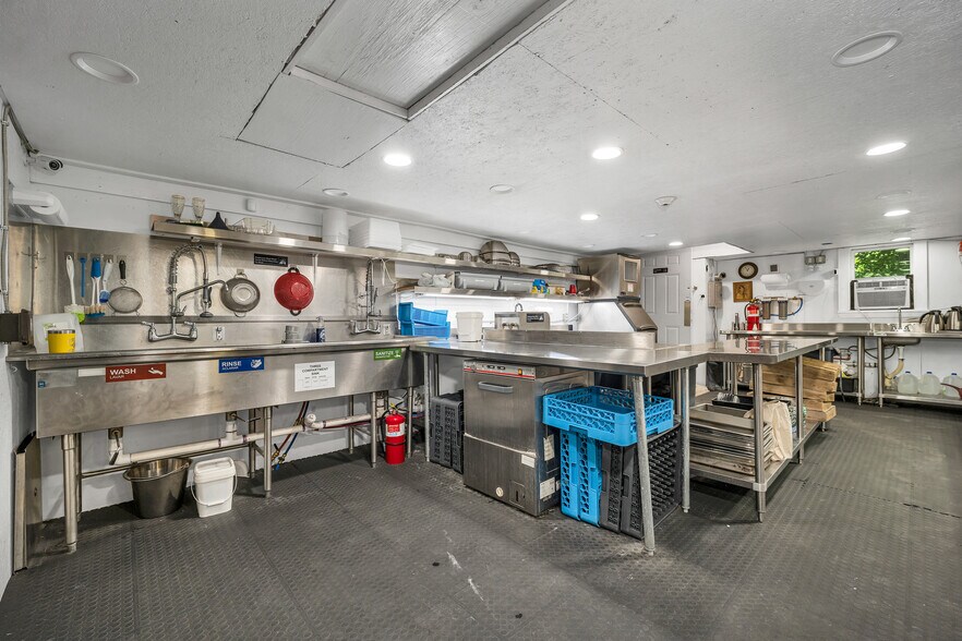 More Photos Of 521 Calef Hwy, Epping Specialty For Sale