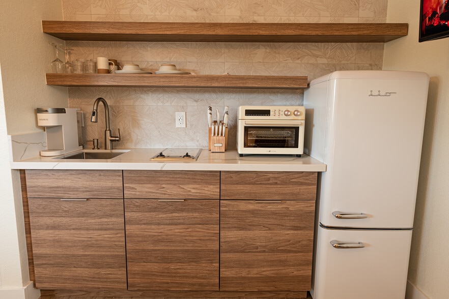 More Photos Of 2502 Tamarind Dr, Hutchinson Island Hotel For Sale