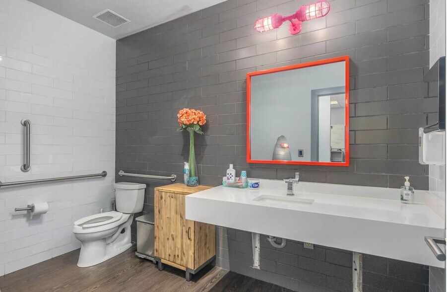 More Photos Of 5004 N Linder Rd, Meridian Medical For Sale