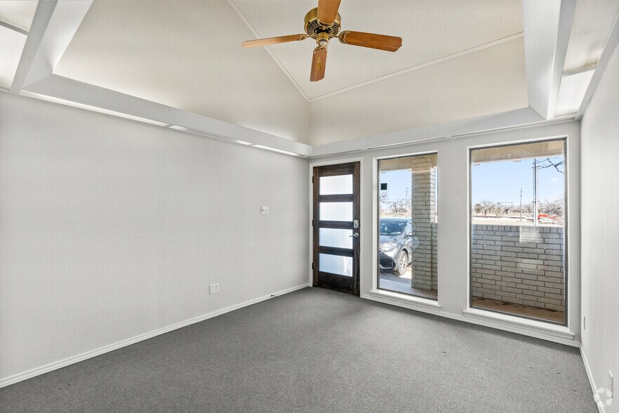 More Photos Of 190 W Highway 114, Southlake Office Residential For Lease
