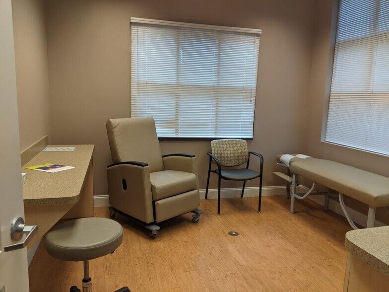 More Photos Of 10210 Hickorywood Hill Ave, Huntersville Medical For Sale