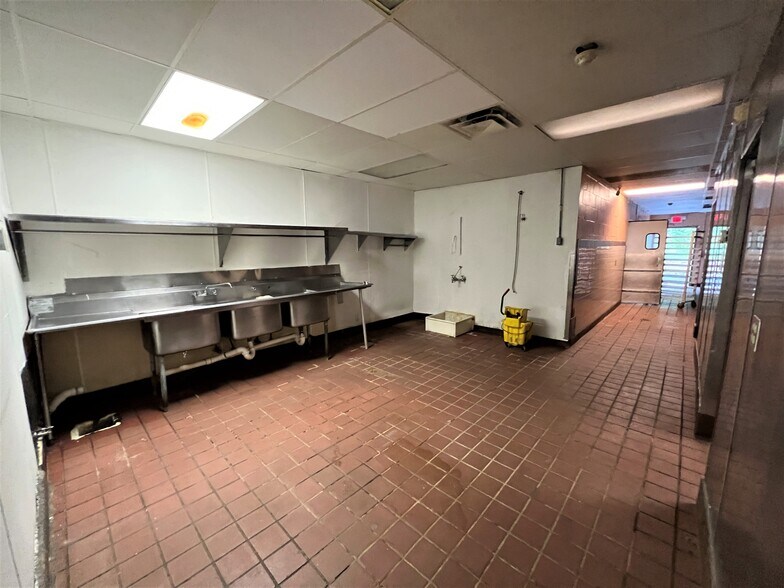 More Photos Of 5185 State Route 30, Greensburg Restaurant For Lease