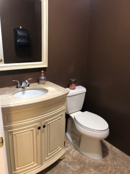 More Photos Of 255 Cross Keys Rd, Berlin Flex For Lease