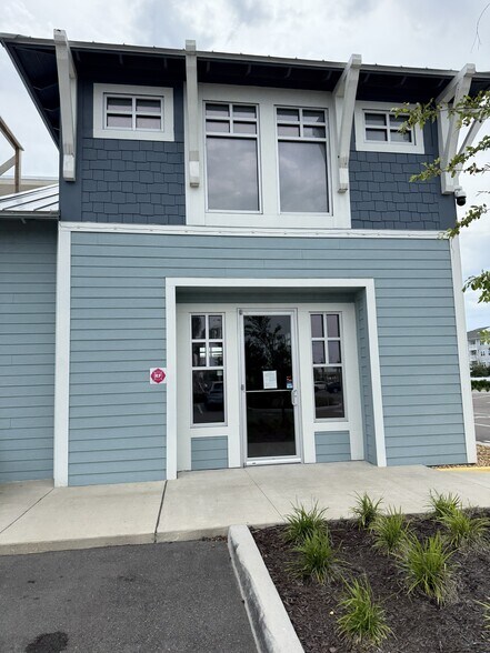 More Photos Of 335 Beachfront Dr, Saint Johns Freestanding For Lease