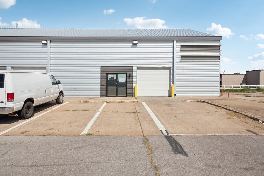 More Photos Of 4403-4411 SW 3rd St, Oklahoma City Showroom For Sale