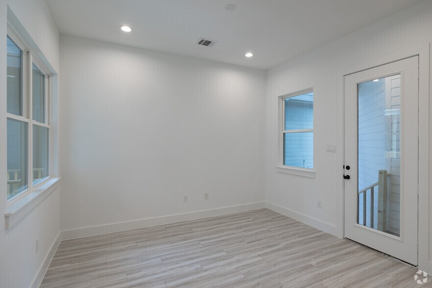 More Photos Of 2527 Judiway St, Houston Apartments For Sale