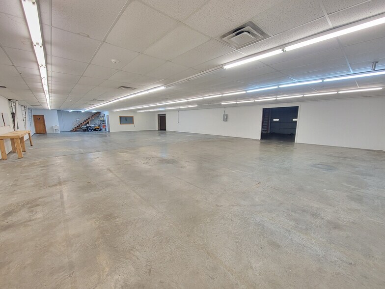More Photos Of 2210 Delaware St, Lawrence Warehouse For Sale