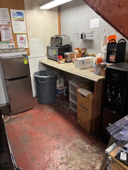 More Photos Of 2120 E Powell Blvd, Gresham General Retail For Sale