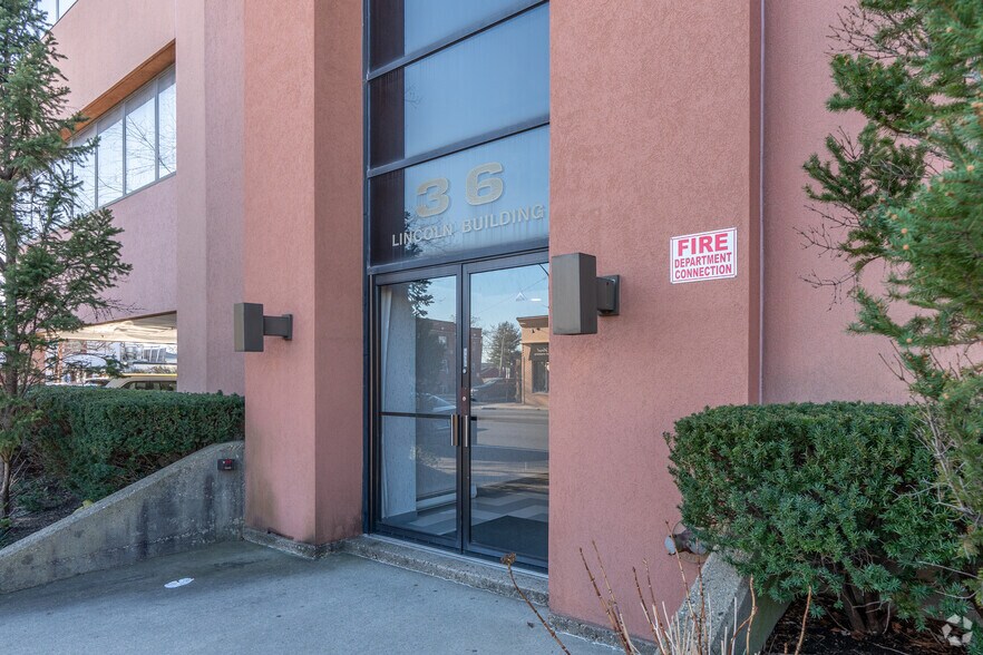 More Photos Of 36 Lincoln Ave, Rockville Centre Office For Sale